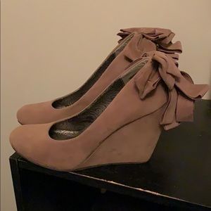 Dollhouse wedges